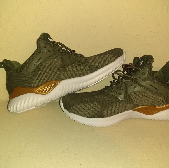 boys cross training shoes